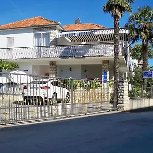 Vlado Apartament Sukošan